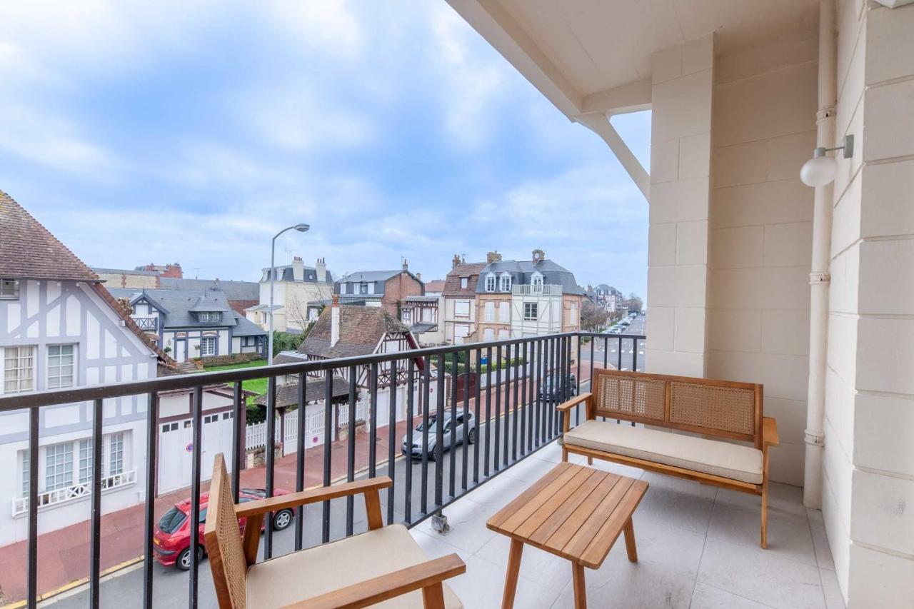 2-Bedroom Apartment With Balcony Near Hippodrome Deauville Bagian luar foto