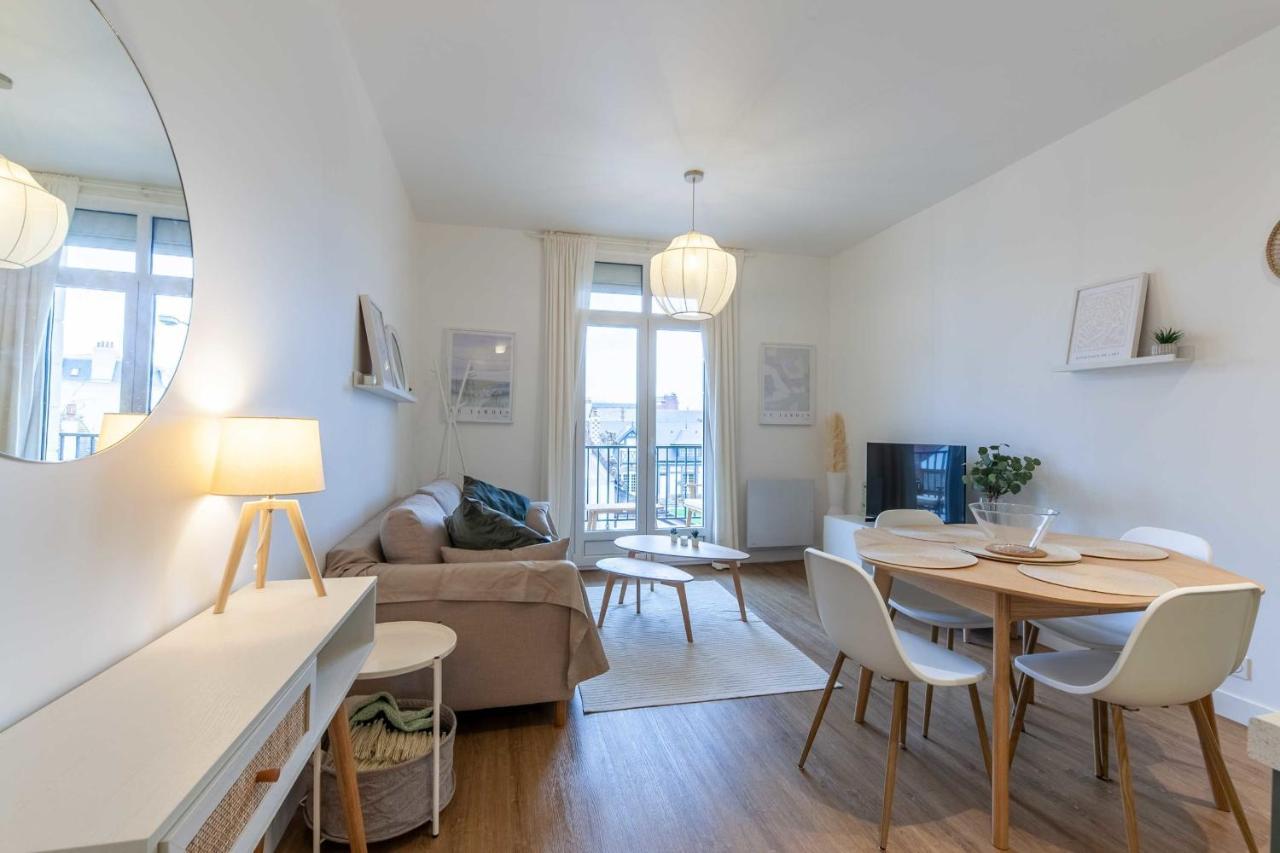 2-Bedroom Apartment With Balcony Near Hippodrome Deauville Bagian luar foto