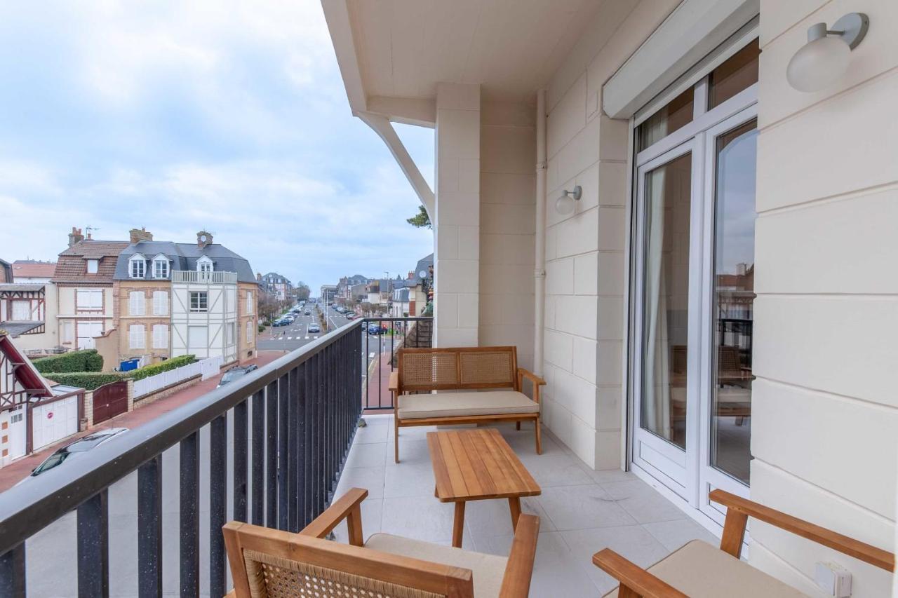 2-Bedroom Apartment With Balcony Near Hippodrome Deauville Bagian luar foto